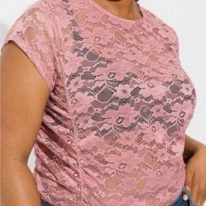 EUC Torrid Dusty Pink Floral Lace Blouse Shirt w/ Gathering On Sides 2 18/20 2X